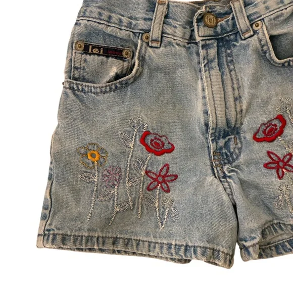 LEI | Vintage floral embroidered shorty denim jean shorts - Picture 3 of 9